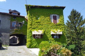 The Ivy House in the Castle Menaggio
